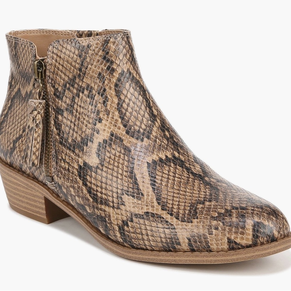 Brand new snake boots size 8